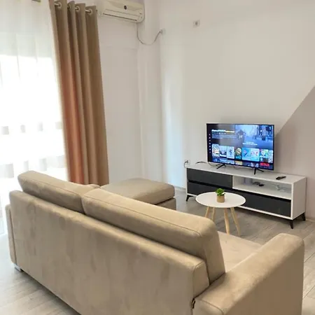 Newly Renovated One Bedroom In * 地拉那