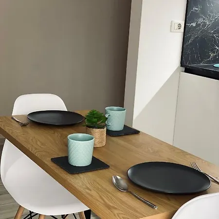 شقة Newly Renovated One Bedroom In تيرانا