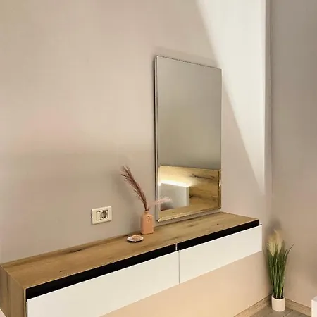 Newly Renovated One Bedroom In *