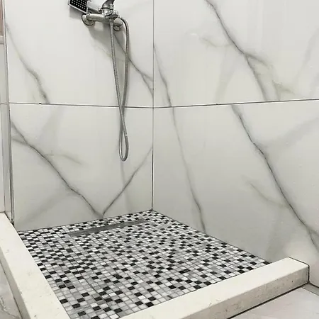 Newly Renovated One Bedroom In Apartmán