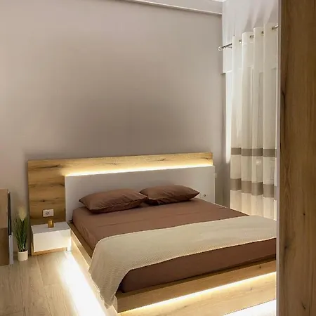 Newly Renovated One Bedroom In *